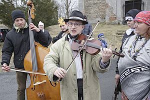 Občerstvovací a tančící zastávky se dělat musí